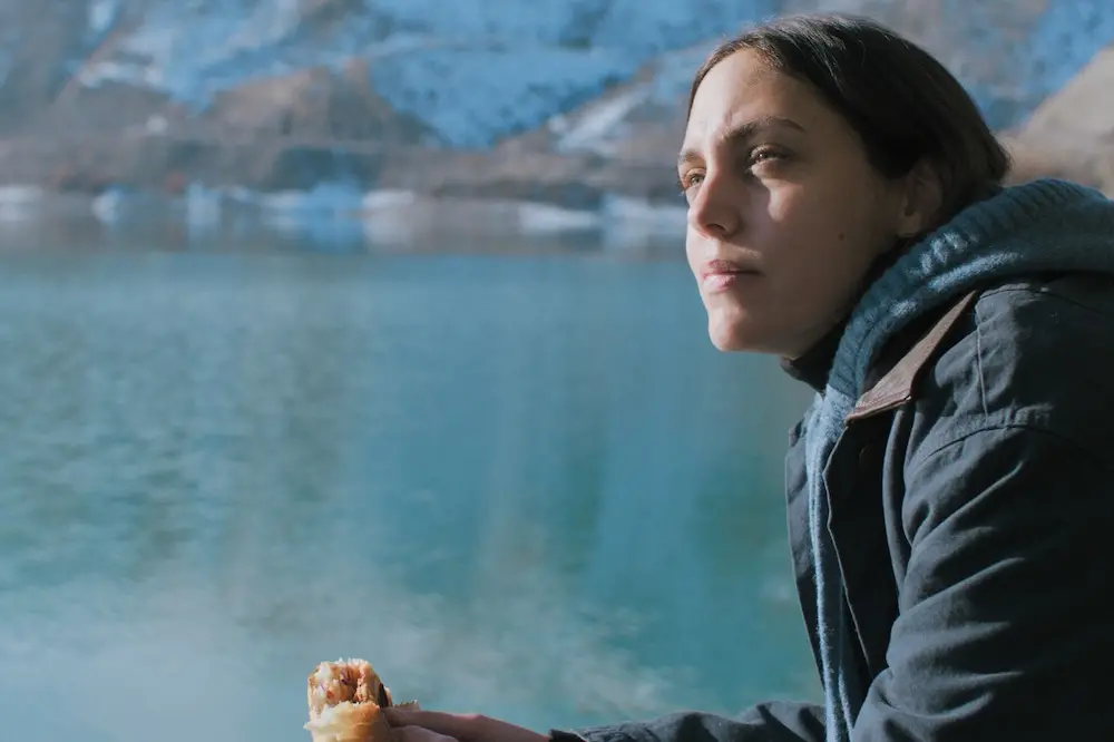 What Remains, filme de Yeşim Ustaoğlu ambientado na Turquia rural, explora a ideia de deixar ir. A lentidão da narrativ…