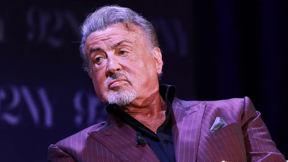 Sylvester Stallone diz que quem está passando por dificuldades não tem nada a perder se tentar. A ideia de que nao tem …
