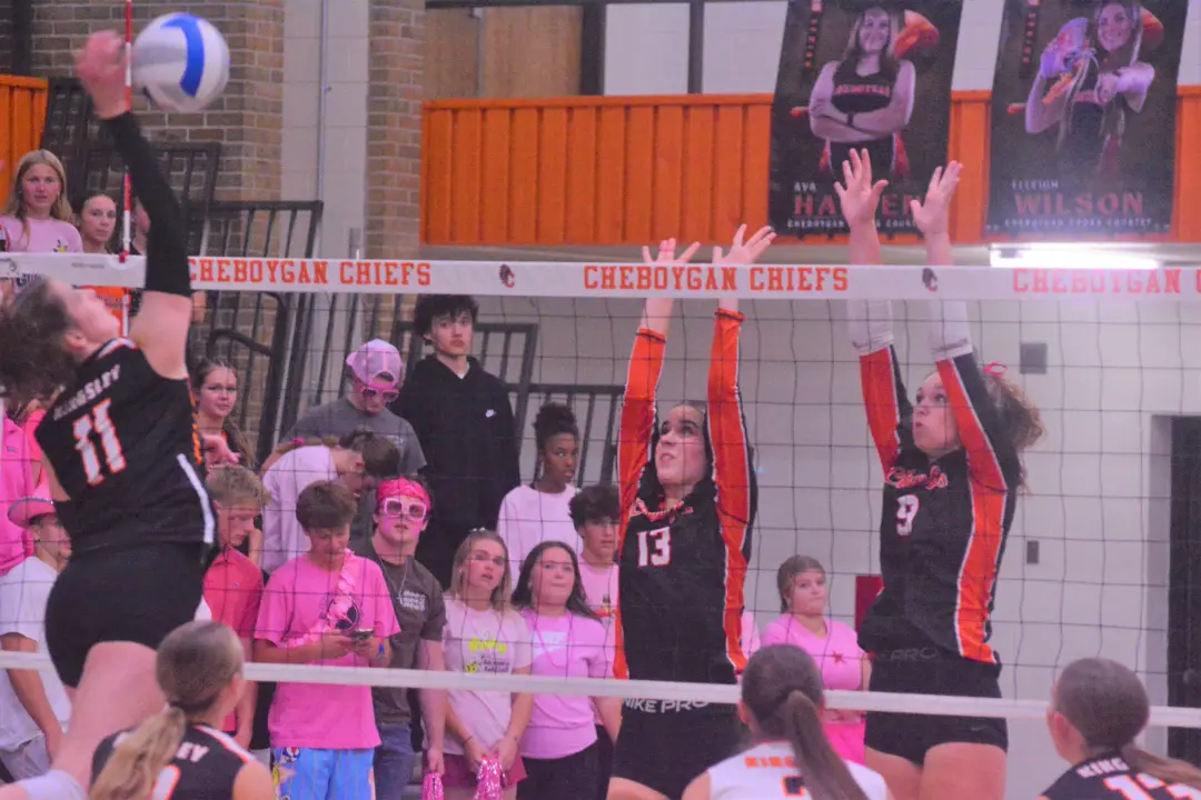 Kingsley Stags venceu Cheboygan Chiefs por 3 a 0 em Campinas, SP. A força de Jenna Middleton, que marcou 29 kills, most…