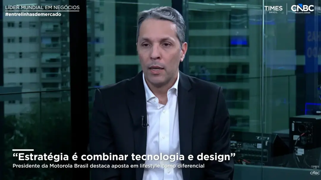 Motorola Brasil diz que a corrida por IA deve encarecer smartphones, porque a disputa por componentes em data centers j…