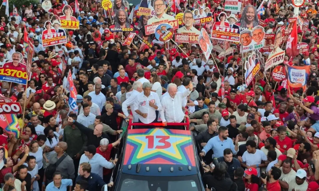Salvador recebeu multidão na Avenida Oceânica com o presidente Lula, que falou sobre a ponte Salvador-Itaparica estar p…