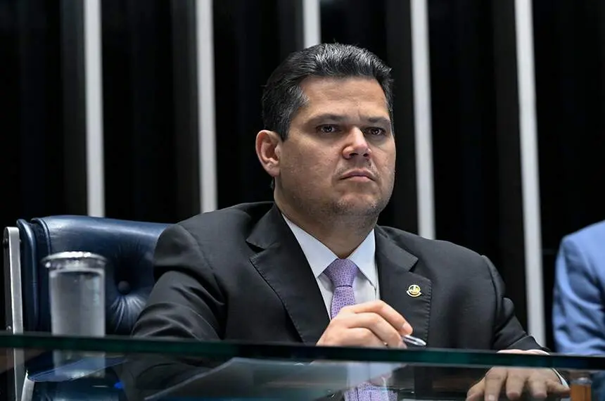 Daniel Vorcaro chamou o presidente do Senado de anjo de luz em mensagens trocadas pelo WhatsApp. Essa troca aconteceu e…