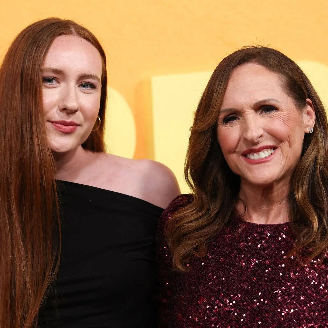 Molly Shannon mostrou fotos de Stella, a filha ruiva, celebrando os 23 anos. Curto ver a Stella seguindo os passos da m…