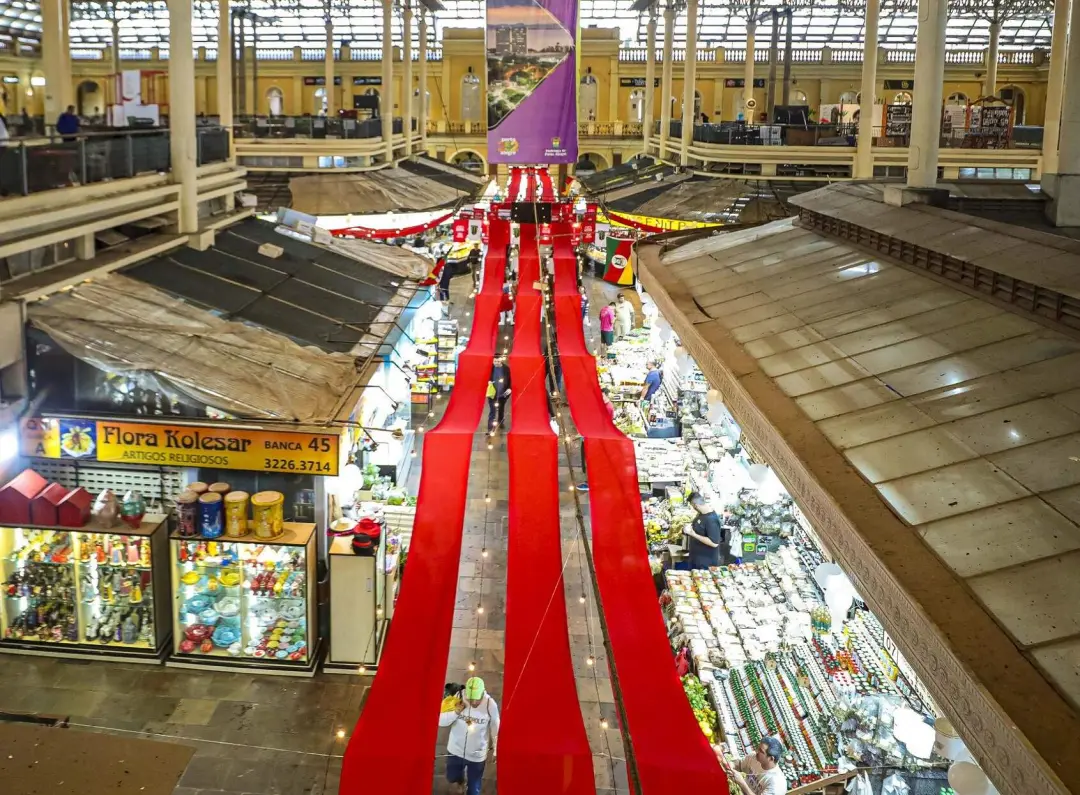 Mercado Público de Porto Alegre começa a decoração de 157 anos nesta quarta, com a Spal Indústria Brasileira de Bebidas…