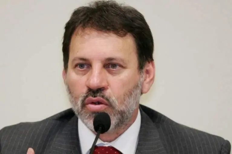 Lula apoia Delúbio Soares, condenado no Mensalão e na Lava Jato, para a Câmara de Goiás. O apoio vem mesmo com o histór…