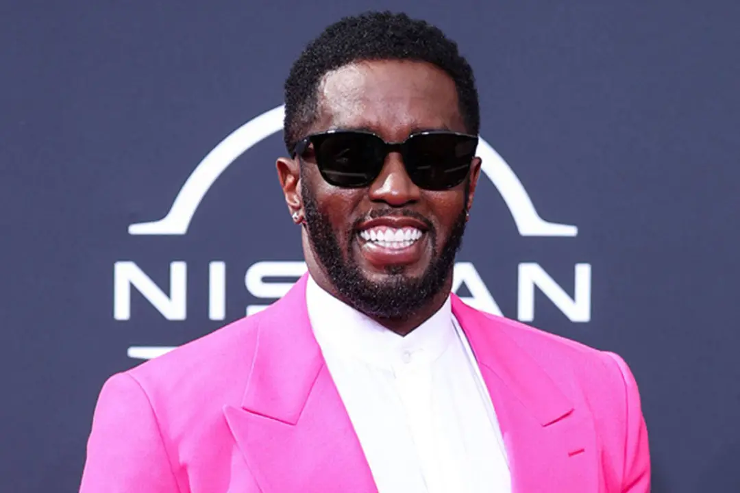 Sean Combs tem a data de soltura antecipada para 21 de janeiro de 2028. A mudança vem após ajustes na sentença inicial …