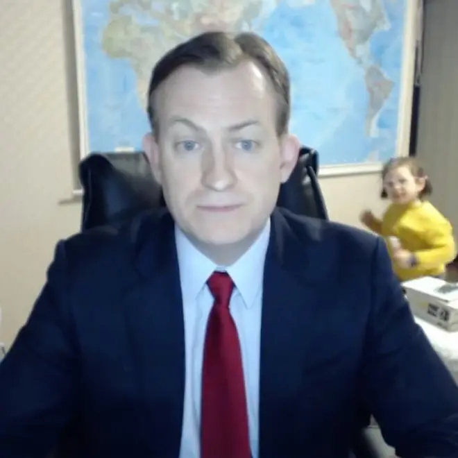 Robert Kelly e os filhos Marion e James continuam juntos quase dez anos depois da entrevista viral. É legal ver que ele…