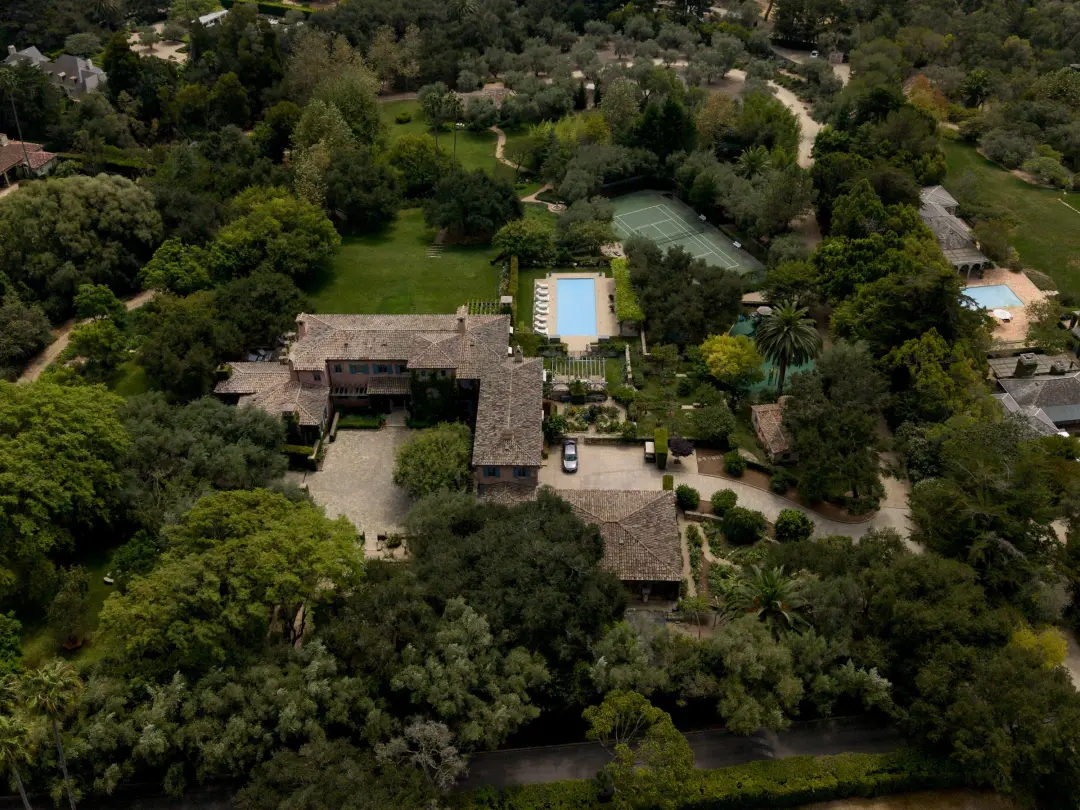 Prince Harry e Meghan Markle podem colocar o mansão de 14 milhões em Montecito no mercado. A gente pondera como a mudan…