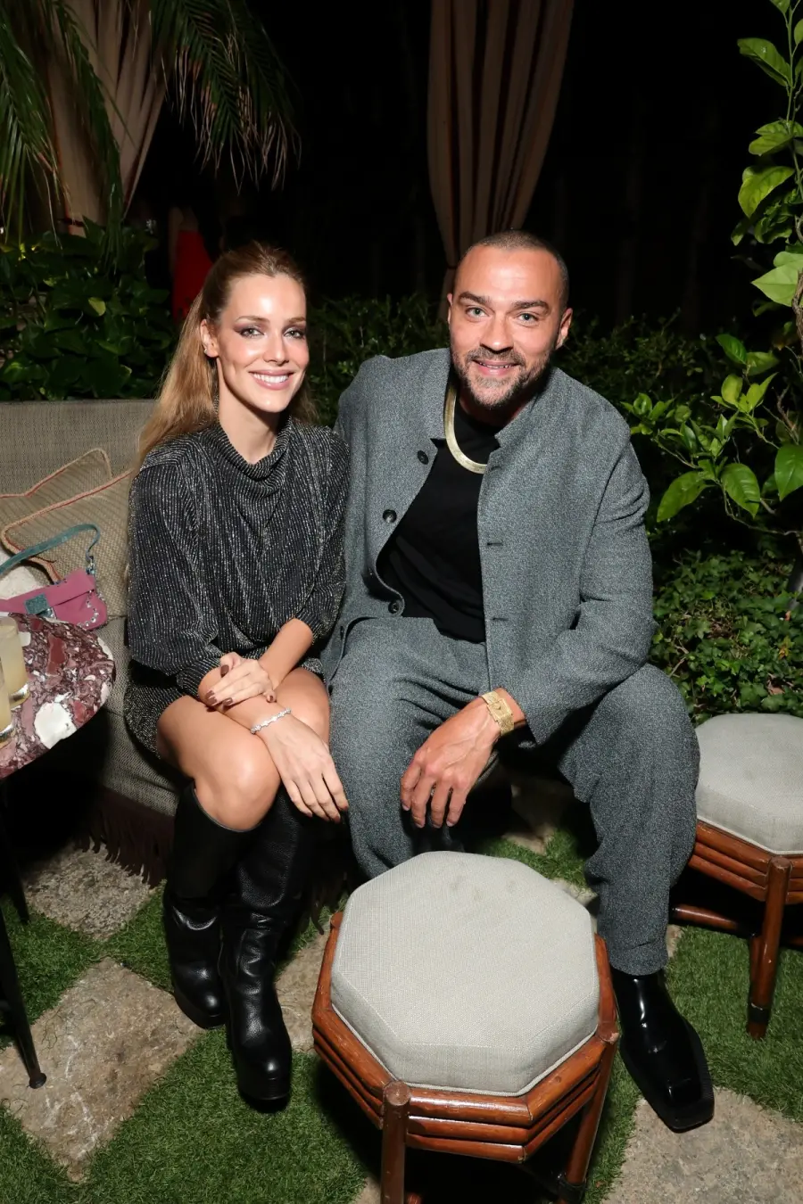 Jesse Williams e Alejandra Onieva receberam o bebê número três, o primeiro juntos. O ator brincou no vídeo que comparti…