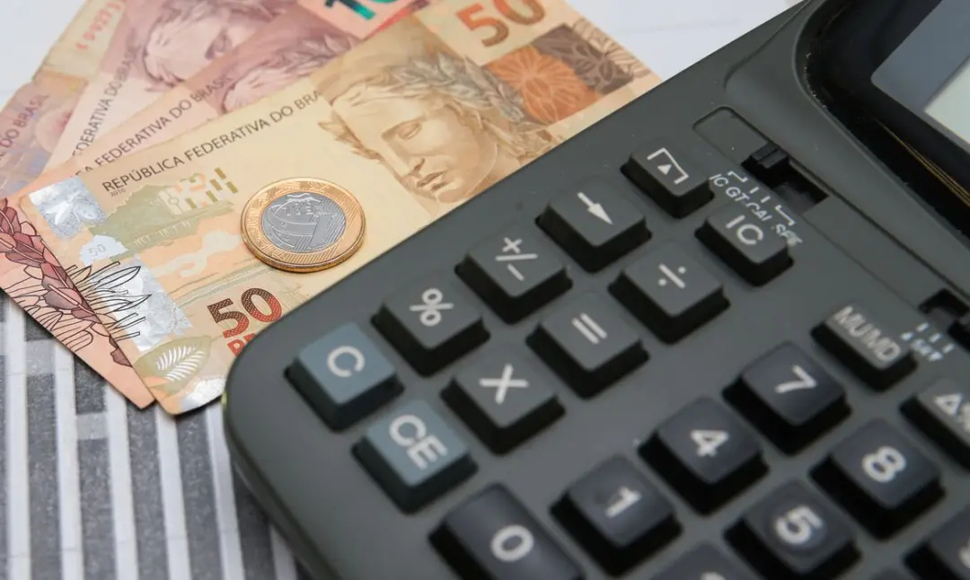 Crédito total do SFN chegou a R$ 7,4 trilhões em agosto, subindo 0,5% no mês. O crédito das famílias cresceu 0,8%, mas …