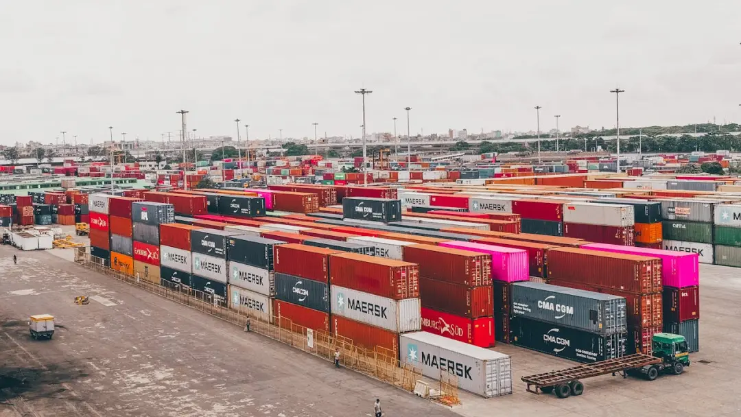 Exportações brasileiras chegaram a 30,488 bilhões de dólares em setembro, gerando superávit de 6,45 bilhões de dólares.…