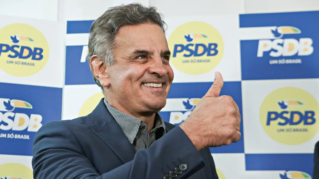 Aécio Neves quer o segundo voto de eleitores de esquerda e direita no Senado de Minas Gerais, a uma semana do fim da ca…