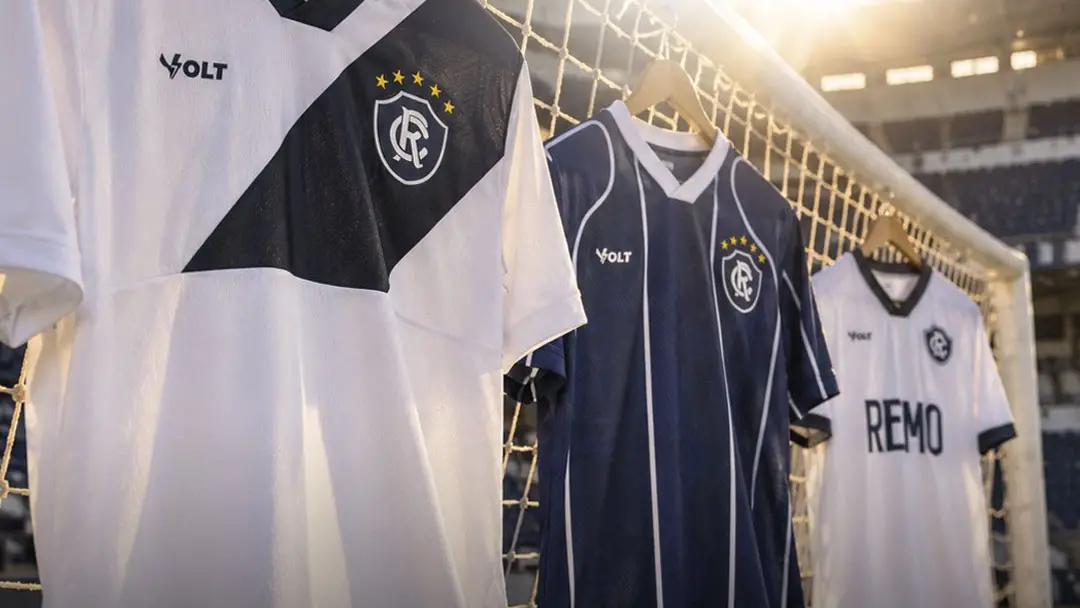 Remo lançou a coleção Attack com camisas retrô de 1989, 1998 e 2015, custando R$ 199,99 cada nas lojas. É legal ver com…