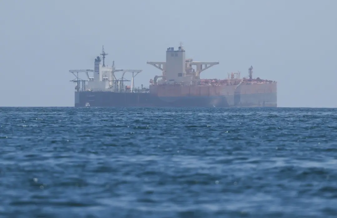 Brent fechou em queda de 1,71% a US$ 96,16, enquanto o WTI caiu 3,48% para US$ 89,38, refletindo a retomada de fluxos d…