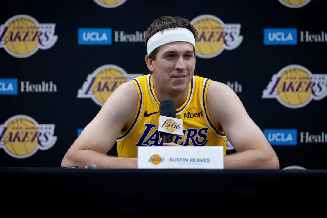 Austin Reaves, com contrato de 4 anos e 184 milhões, foca em cuidar do corpo, algo que viu no LeBron James. É um aprend…