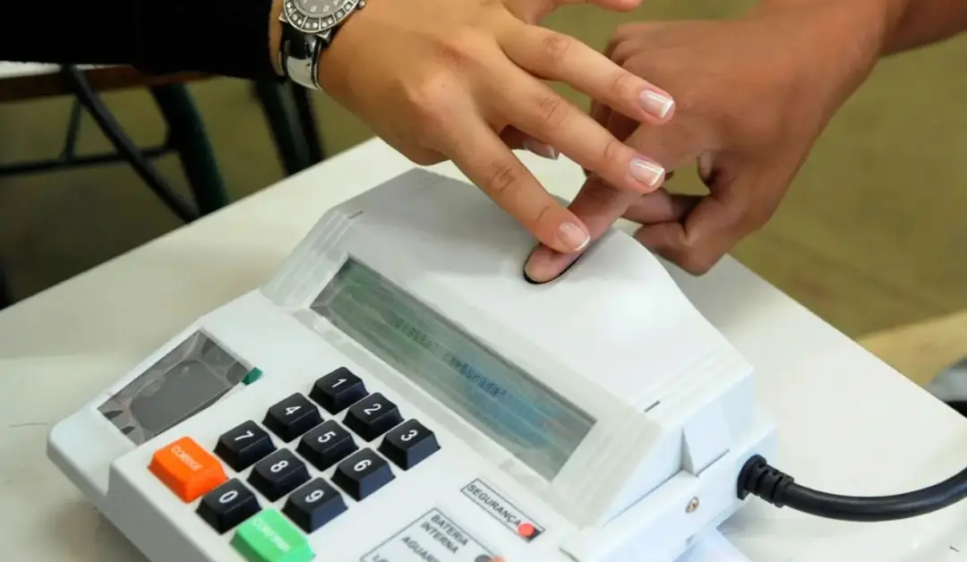 Quem tem cadastro eleitoral regular pode votar mesmo sem biometria. Cerca de 10,99% do eleitorado brasileiro ainda não …