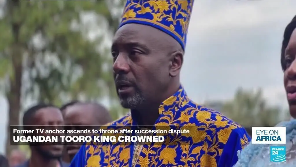 Coroação do novo rei de Tooro em Uganda aconteceu perante milhares. O rico da África alerta sobre projetos continentais…