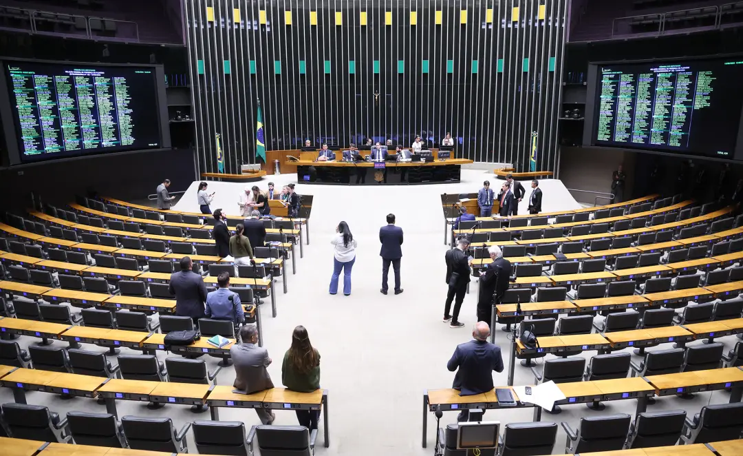 A lei 15.525/26 sancionou redução da CSLL das resseguradoras nacionais de 15% para 9%. Isso iguala a tributação local c…