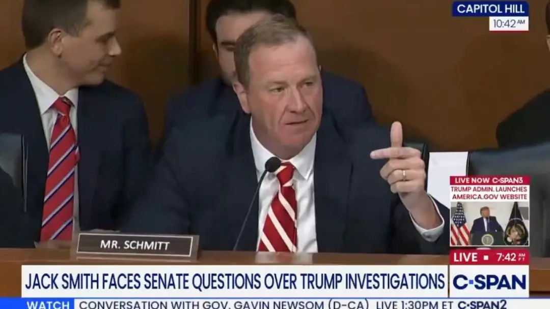 Senador Eric Schmitt teve um momento constrangedor durante o hearing do Senado ao confundir times esportivos ao questio…