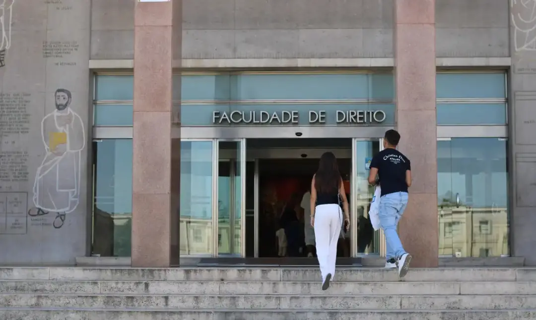 Universidade de Lisboa concentra maior colégio eleitoral no exterior com 78.833 pessoas registradas. É um volume grande…