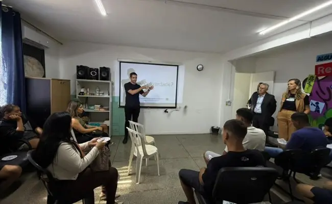 Em Ceilândia, o MPDFT fez uma roda de conversa com adolescentes em meio aberto na Geama. A presença da promotoria no te…