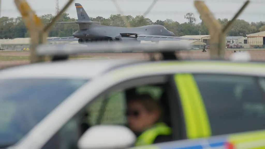 Petrol encontrado em base aérea britânica em investigação de trama, mas não acharam explosivos. O mistério continua com…