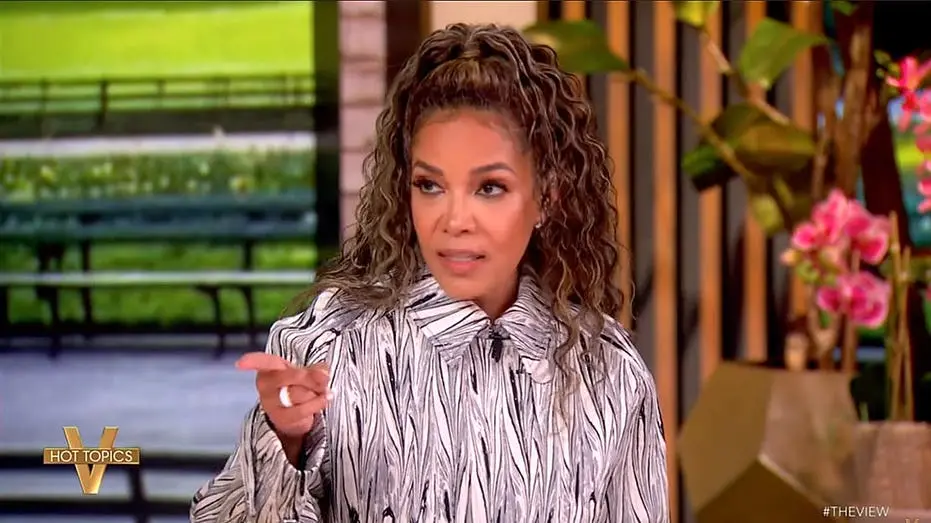 Sunny Hostin falou sobre relatos que ressurgiram questionando sua afirmação de ter sido jurada de exclusão em um caso d…