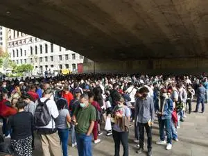 Brasil abre 165,8 mil vagas em agosto, um aumento de 7,2% segundo o governo. Ver essa movimentação no mercado de trabal…