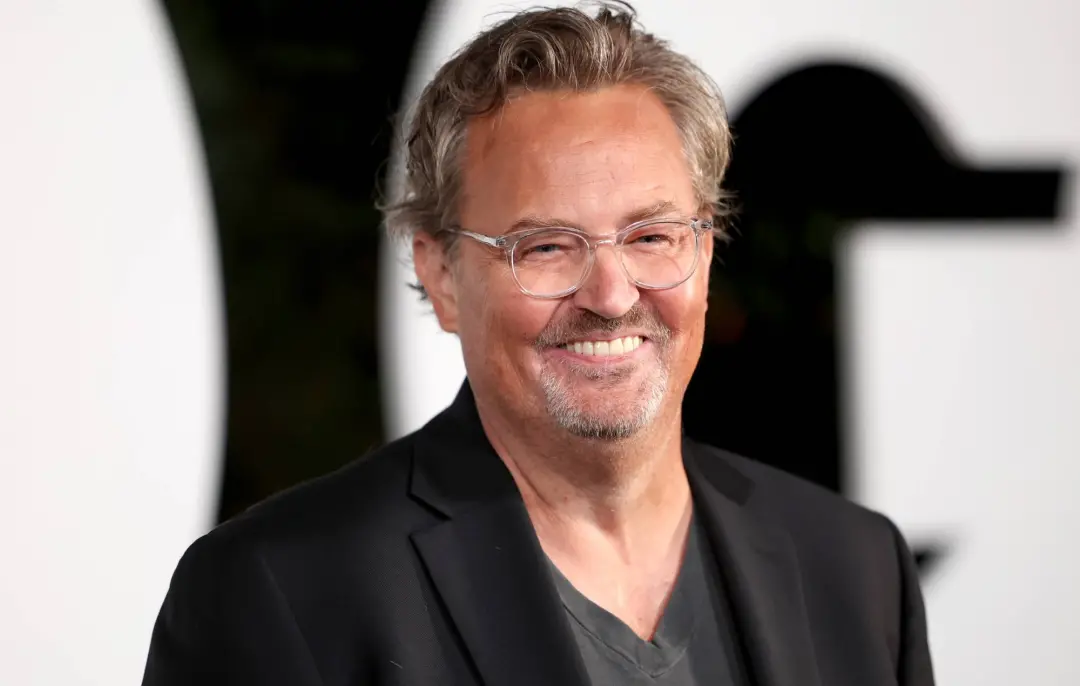 Matthew Perry, star de Friends, vai ter um documentário de três partes na Netflix a partir de 27 de outubro. A série ab…