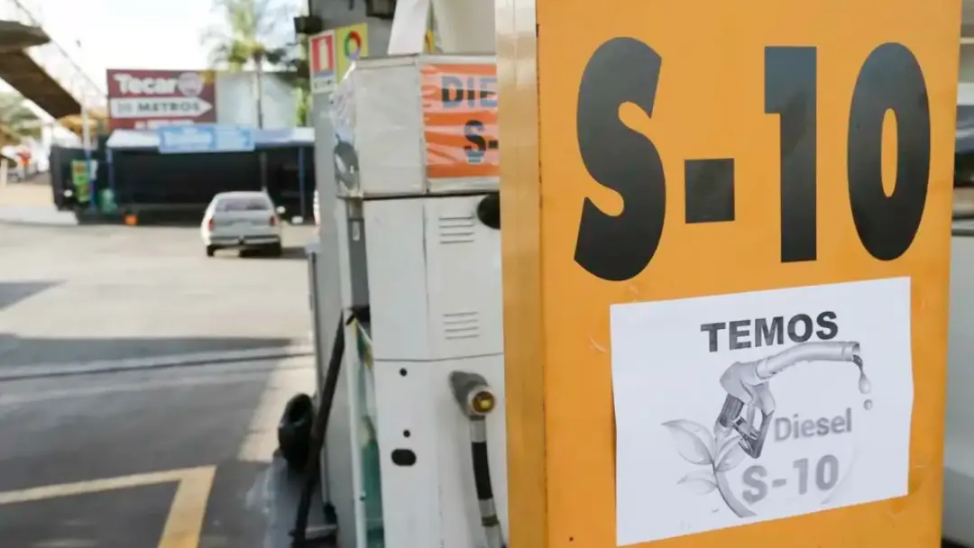 Diesel S-10 subiu 2,7% em setembro, chegando a R$ 7,24, encerrando a queda de quatro meses. Essa alta acontece no iníci…