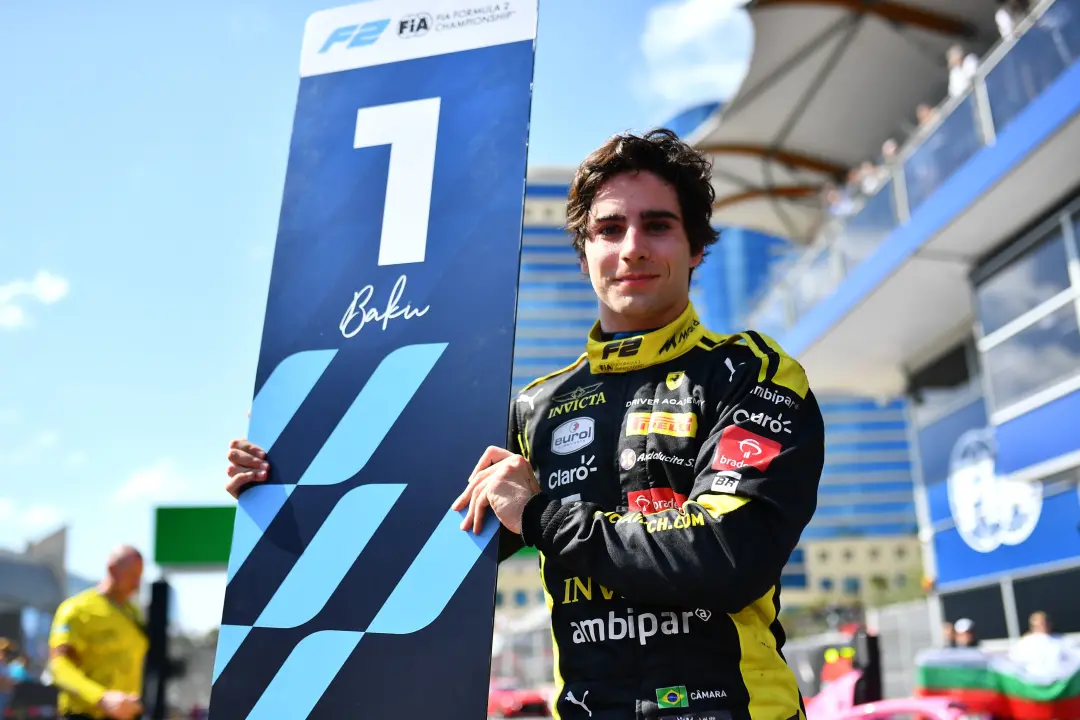 Rafael Câmara busca vaga na F1, trazendo a bandeirada 15. A gente torce por quem se dedica, mas a porta da F1 é apertad…