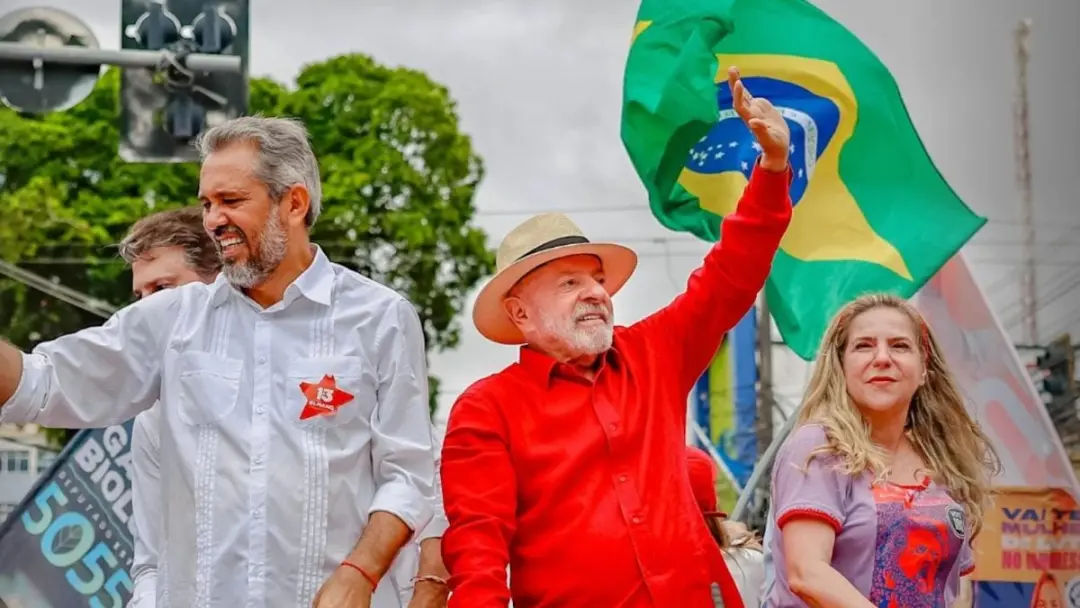 Lula se espantou com a pouca vontade de falar dos candidatos do PT no Ceará. Aquele ato de campanha viu Cid falar 3 min…