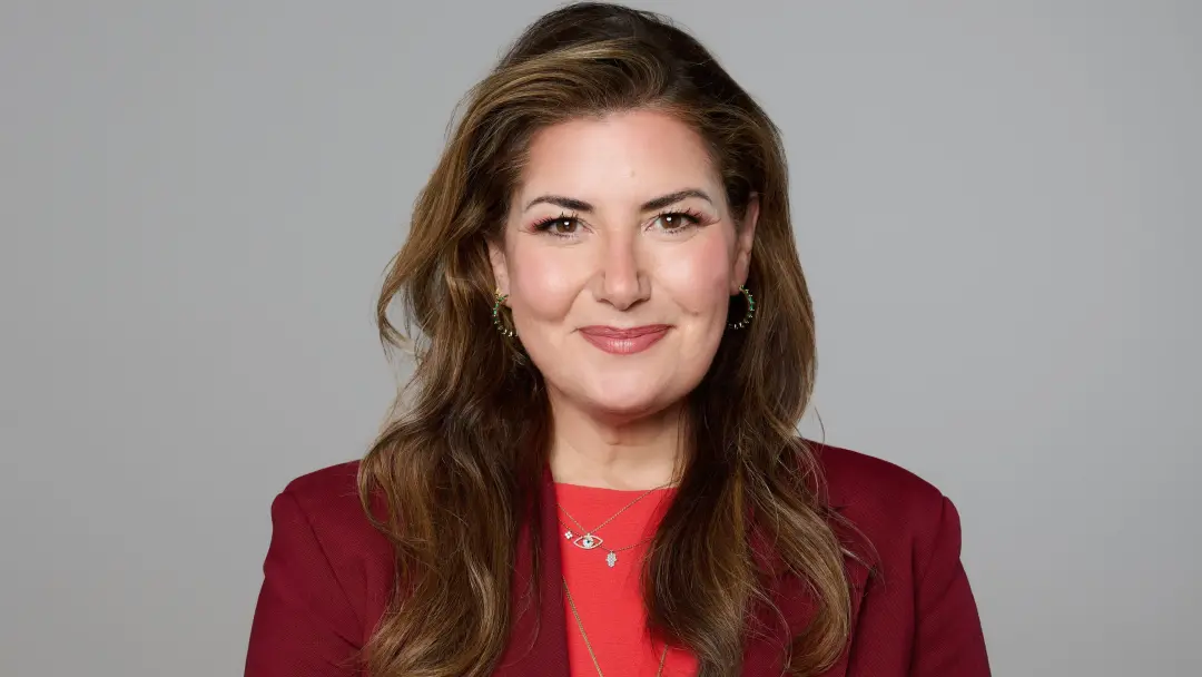 Em Londres, Reemah Sakaan, presidente da rede 5 da Paramount, falou sobre o compromisso da emissora com notícias indepe…