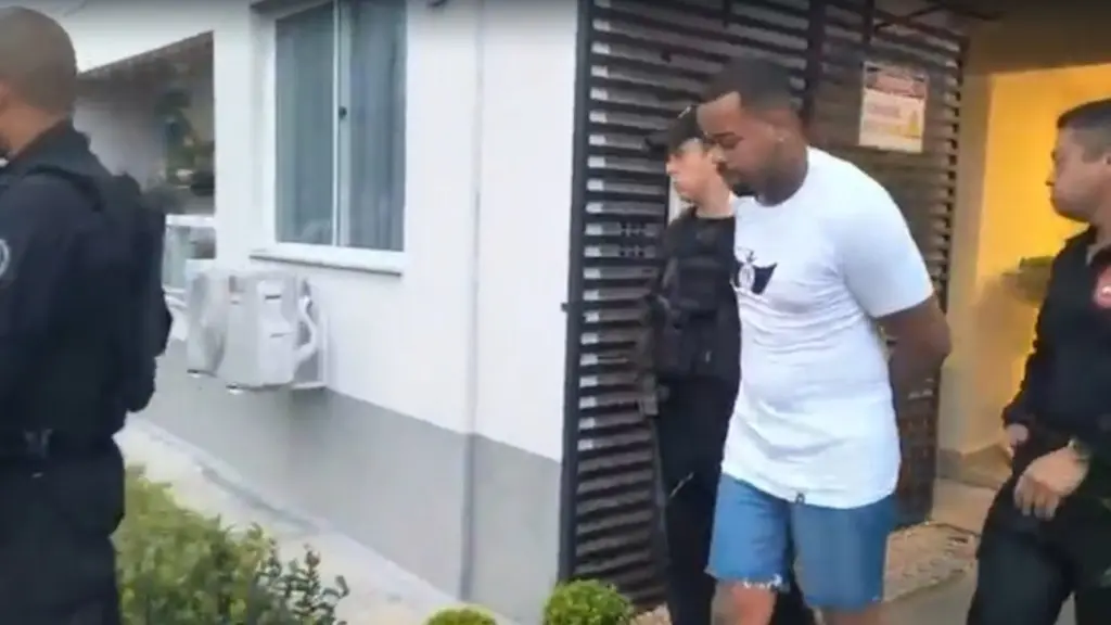 William Muniz Silva foi preso em Nova Iguaçu acusado de agiotagem e extorsão cobrando juros de 40% ao mês. É grave o us…