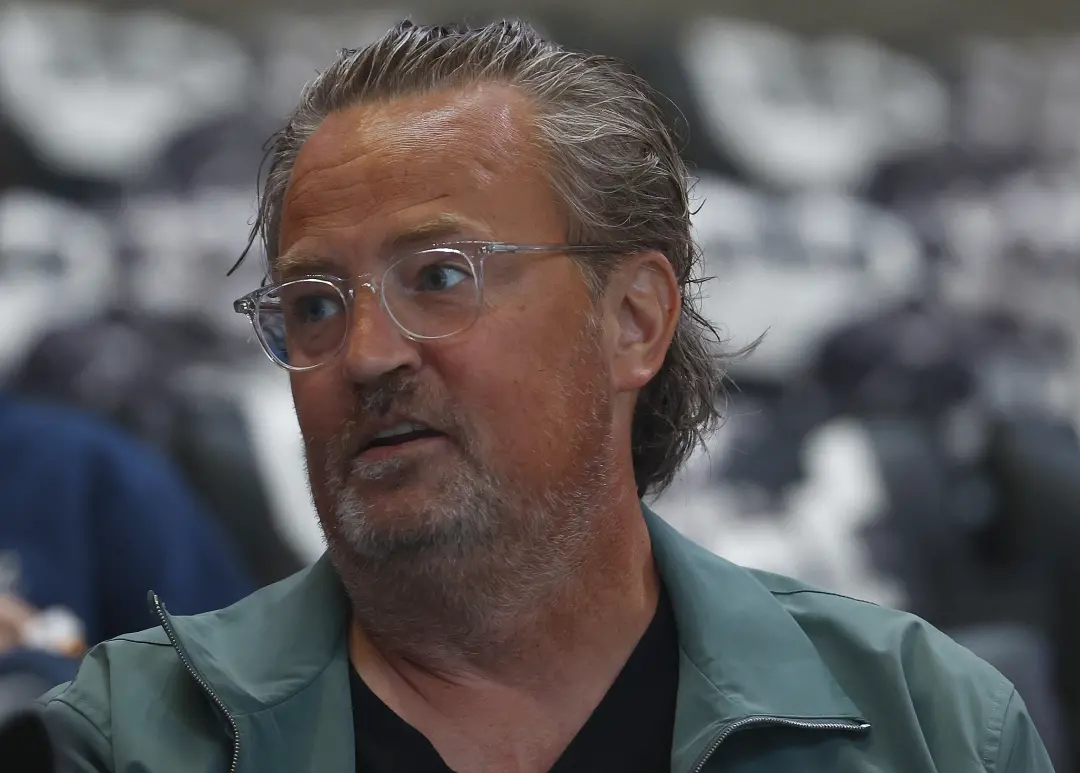 Matthew Perry aparece em documentário sobre o lado sombrio da fama, com entrevistas de amigos e família. O custo da sob…