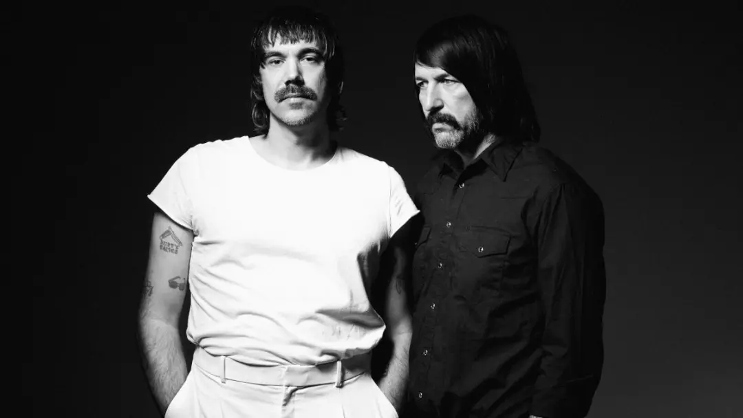 Death From Above 1979 lançou Private Lives e adiou a turnê de outono para 2027. A espera por um novo trabalho pode ser …