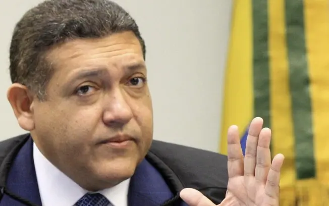 Ministro Kassio Nunes Marques cobrou dos 27 TREs a garantia de transporte público gratuito no dia 4 da eleição. Isso é …