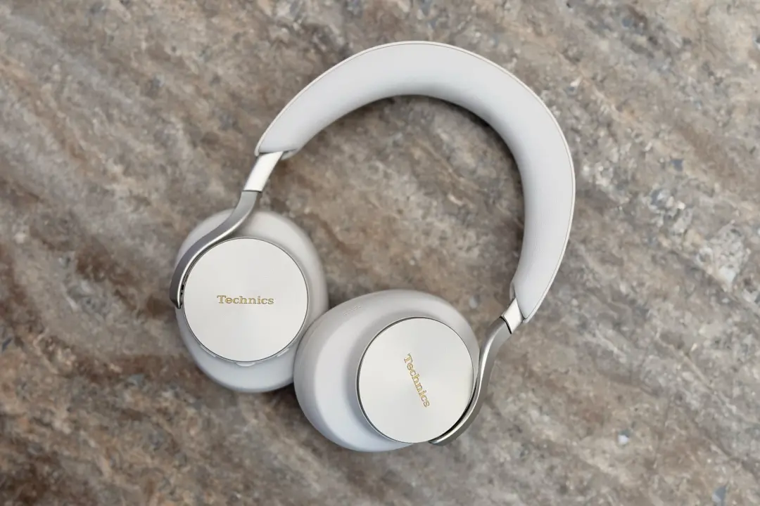 No Japão, apresentaram os fones sem fio flagship Technics EAH-A1000, usando um driver de Fluido Magnético de 40mm. A te…