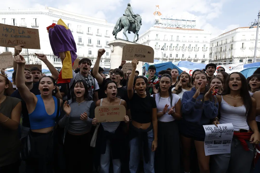 Redes sociais estão sendo usadas por grupos de ultradireita para mobilizar um ataque na Puerta del Sol e desalojar ativ…