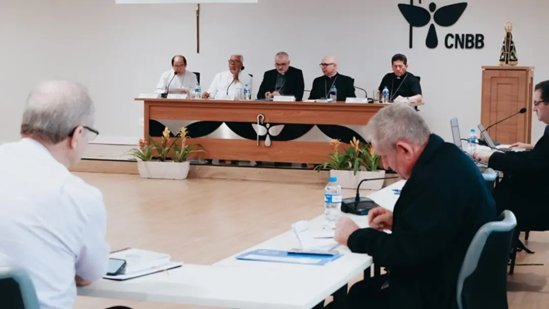 CNBB afirma que a Igreja Católica nao indica candidatos nem partidos em eleições. Essa postura é importante porque most…