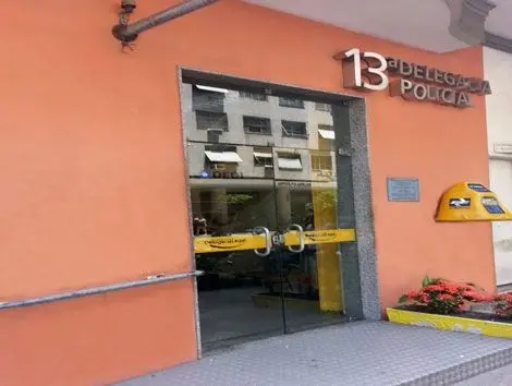 Em Copacabana, um homem foi preso em flagrante por perseguir alunas adolescentes de uma escola. Ele já era investigado …
