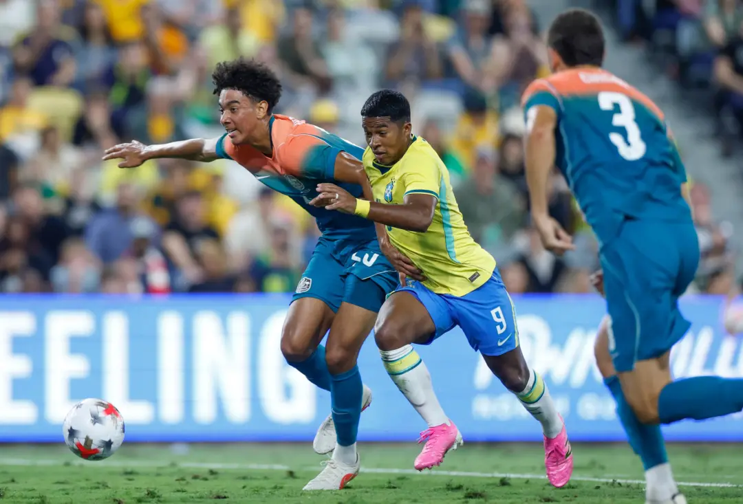 Brasil vence Austrália por 4 a 2 em Brisbane, ganhando a primeira vitória desde a Copa do Mundo. O jogo mostrou que a e…