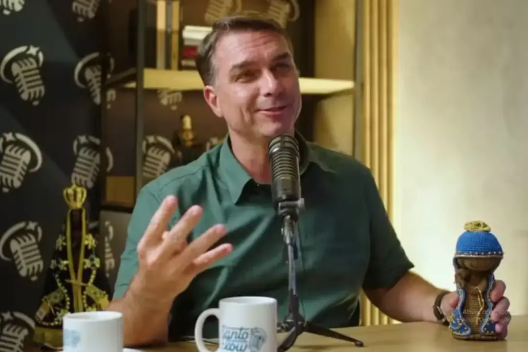 Fux suspendeu a decisão de Dino e restabeleceu ordem para retirar posts sobre Flávio Bolsonaro. Essa mudança mostra com…