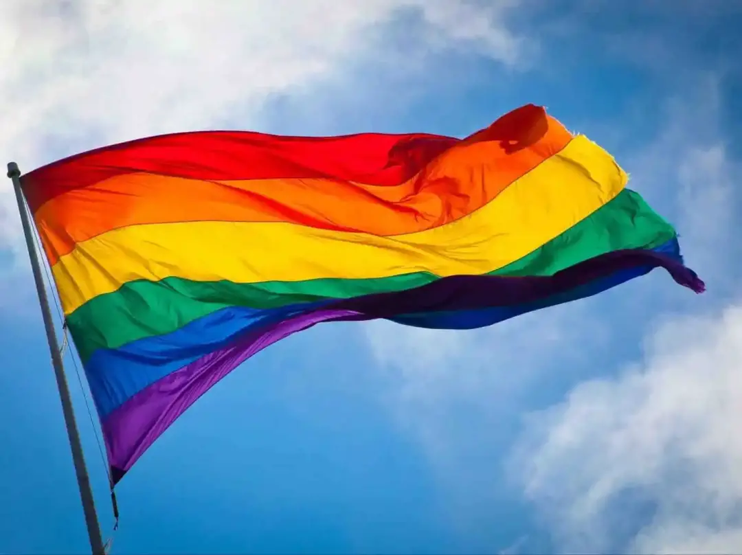 Trump revogou as normas de proteção a alunos LGBT nas escolas dos EUA. Isso traz de volta regras do primeiro mandato de…