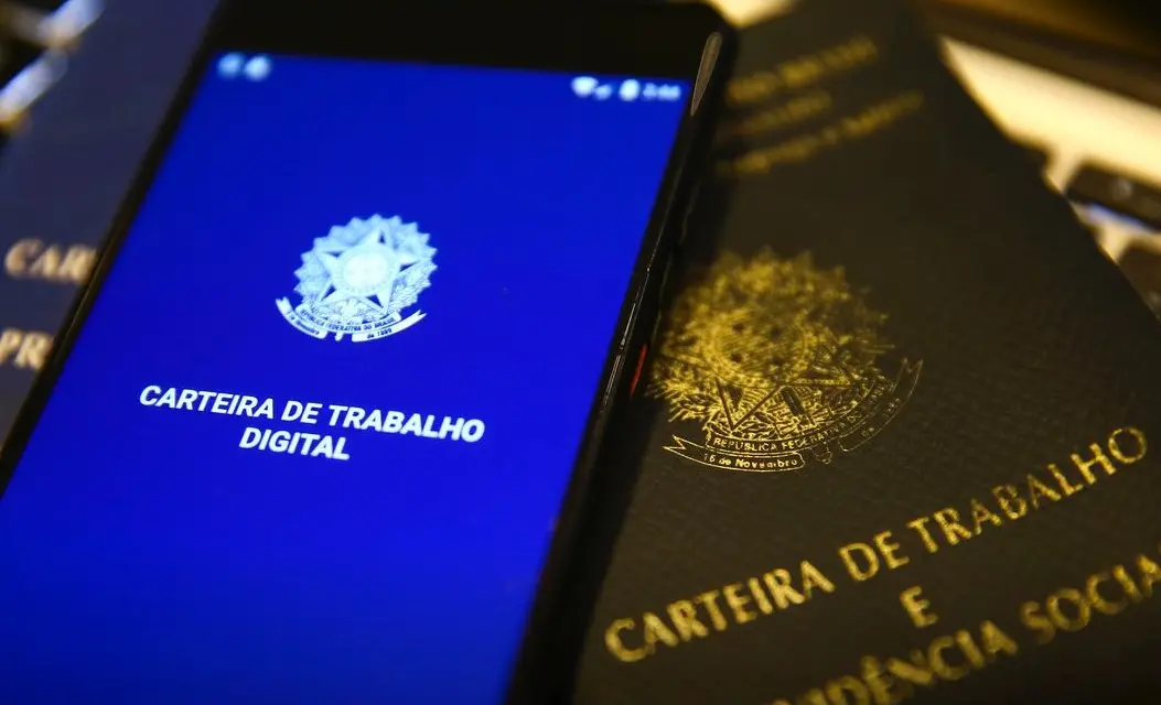 Taxa de desocupação no Brasil ficou em 5,3% no trimestre encerrado em agosto, sendo o menor patamar da série desde 2012…