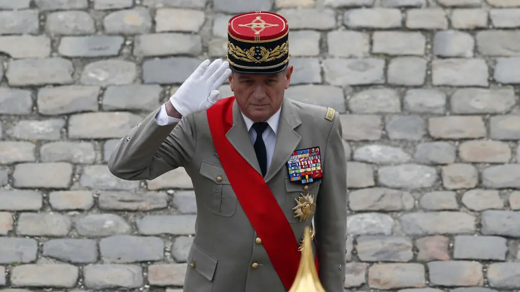 Um geral francês foi detido sob investigação de corrupção na seleção para a Legion of Honour. Alega-se que houve propin…