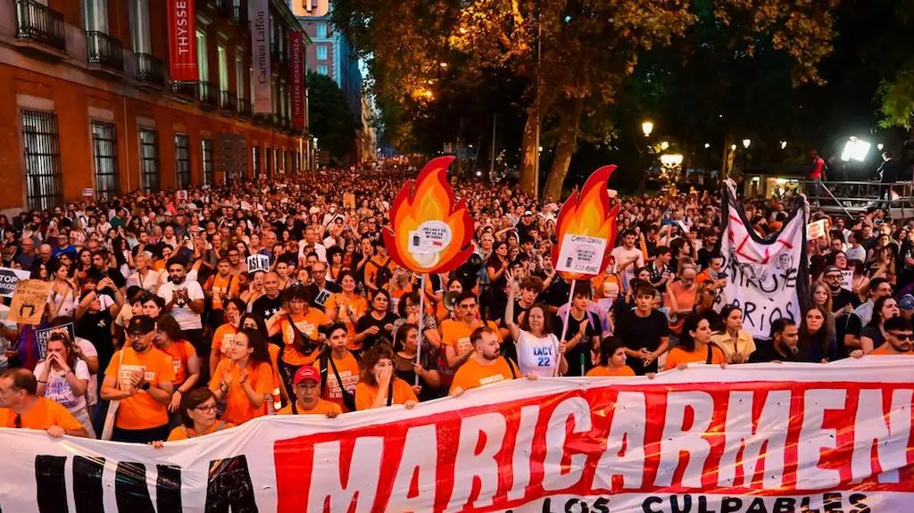 Maricarmen Abascal, idosa de 87 anos, consegue voltar para casa em Madri após acordo com a empresa dona do imóvel, que …