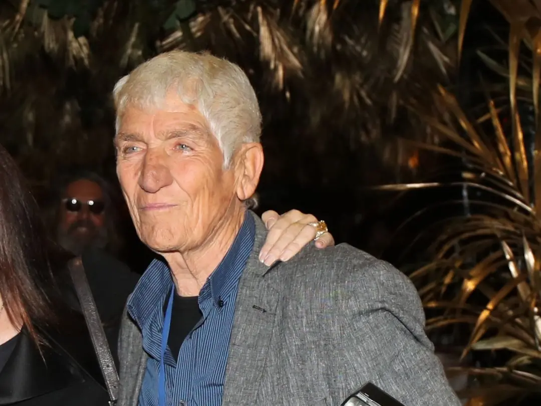 Umberto Pizzi, paparazi, faleceu aos 88 anos. A carreira dele focou em registrar estrelas e a alta sociedade em Roma de…