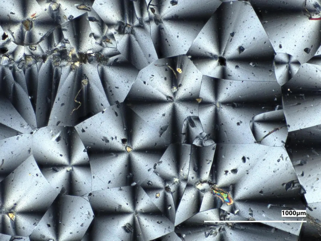 Cleveland, na NASA, cientistas criaram um material de plástico biodegradável com poeira lunar e marciana. Isso permite …