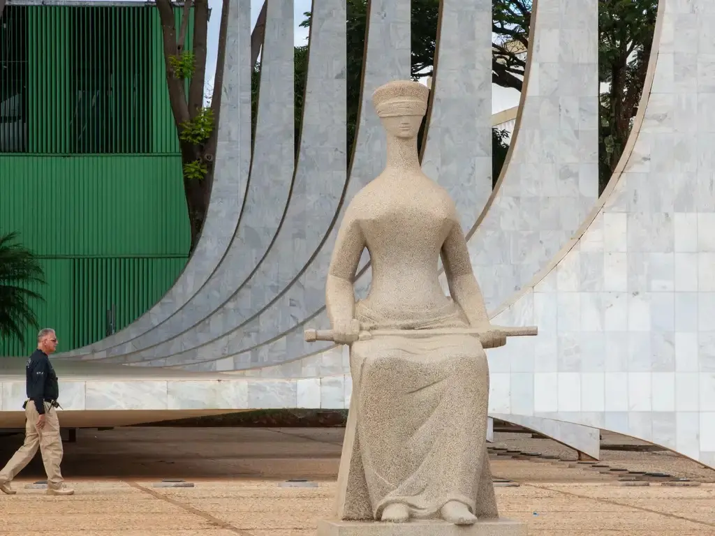 Ministros do STF dividiram opiniões sobre a liberação de publicações sobre Nossa Senhora Aparecida, com André Mendonça …